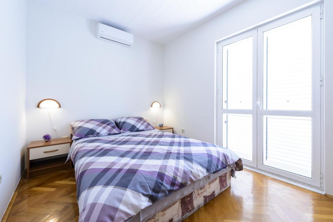Apartment Tija Two Bedroom Apartment With Balcony And Partial Sea View ดูบรอฟนิก ภายนอก รูปภาพ