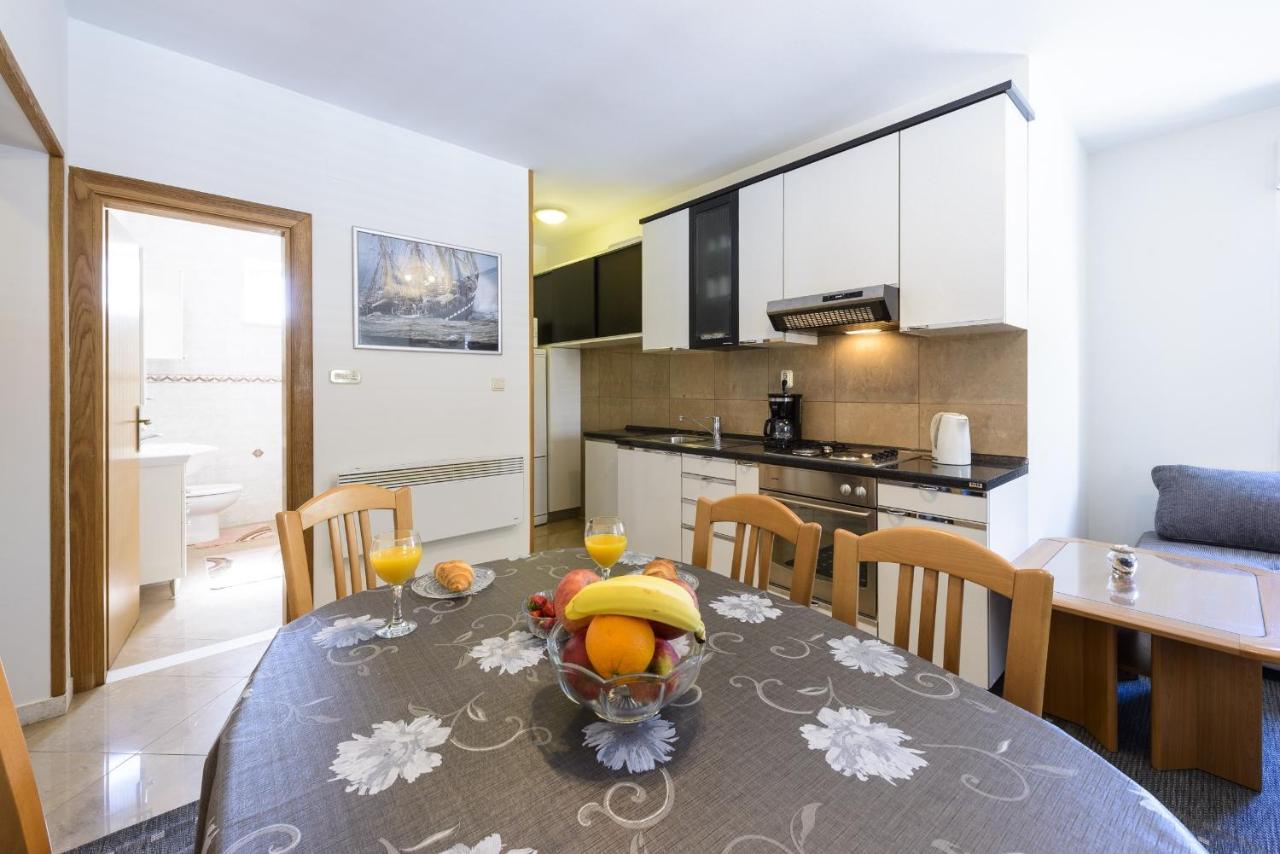 Apartment Tija Two Bedroom Apartment With Balcony And Partial Sea View ดูบรอฟนิก ภายนอก รูปภาพ