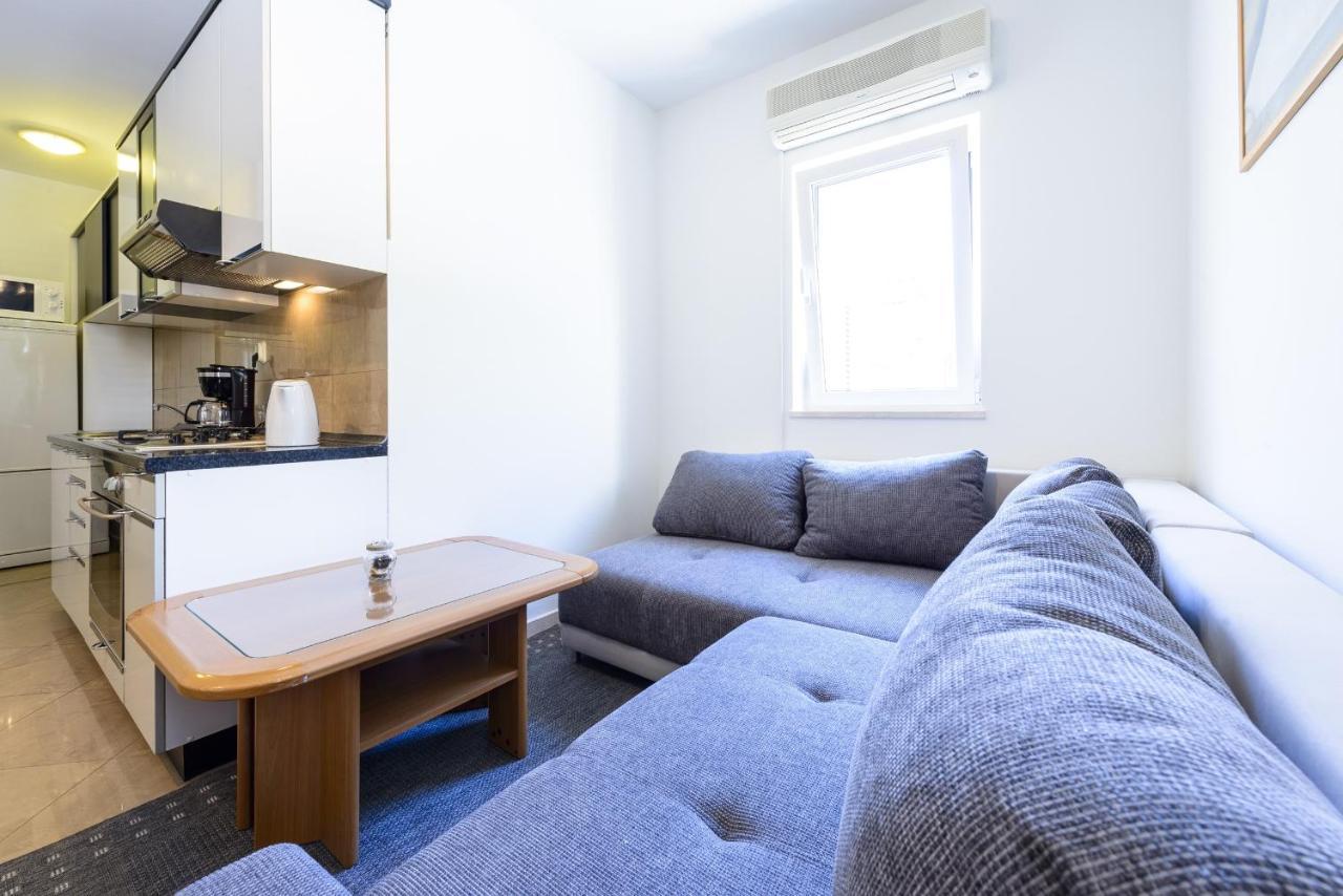 Apartment Tija Two Bedroom Apartment With Balcony And Partial Sea View ดูบรอฟนิก ภายนอก รูปภาพ